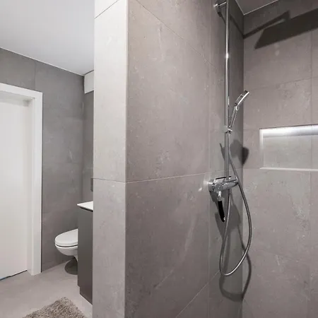 Portova Sea View アパート